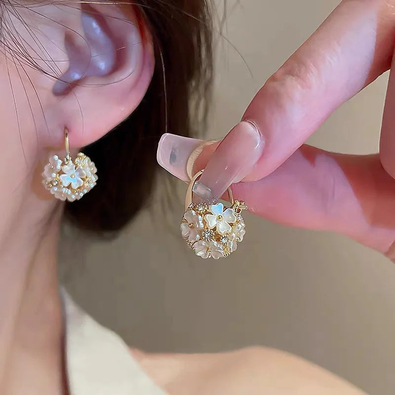 Simple Temperament Pearl Earrings