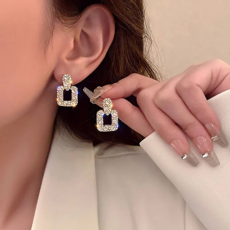 Simple Temperament Pearl Earrings