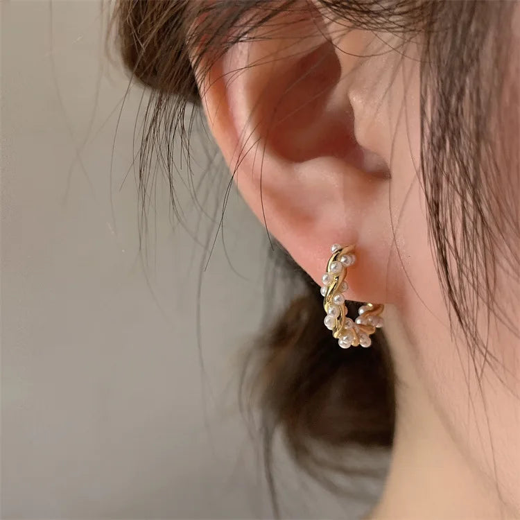 Simple Temperament Pearl Earrings