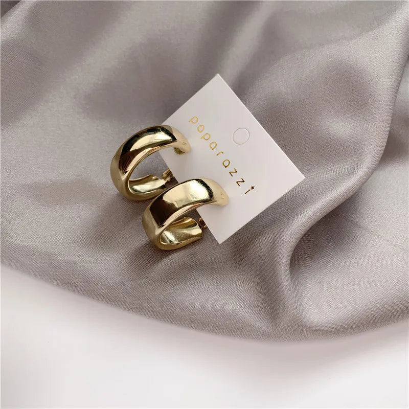Simple Temperament Pearl Earrings