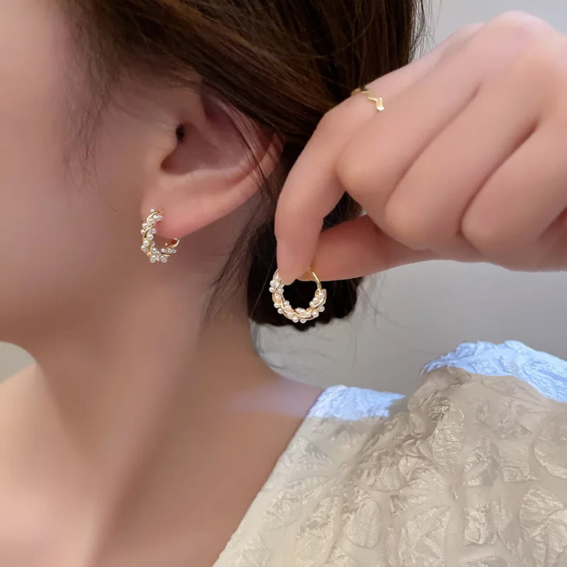 Simple Temperament Pearl Earrings