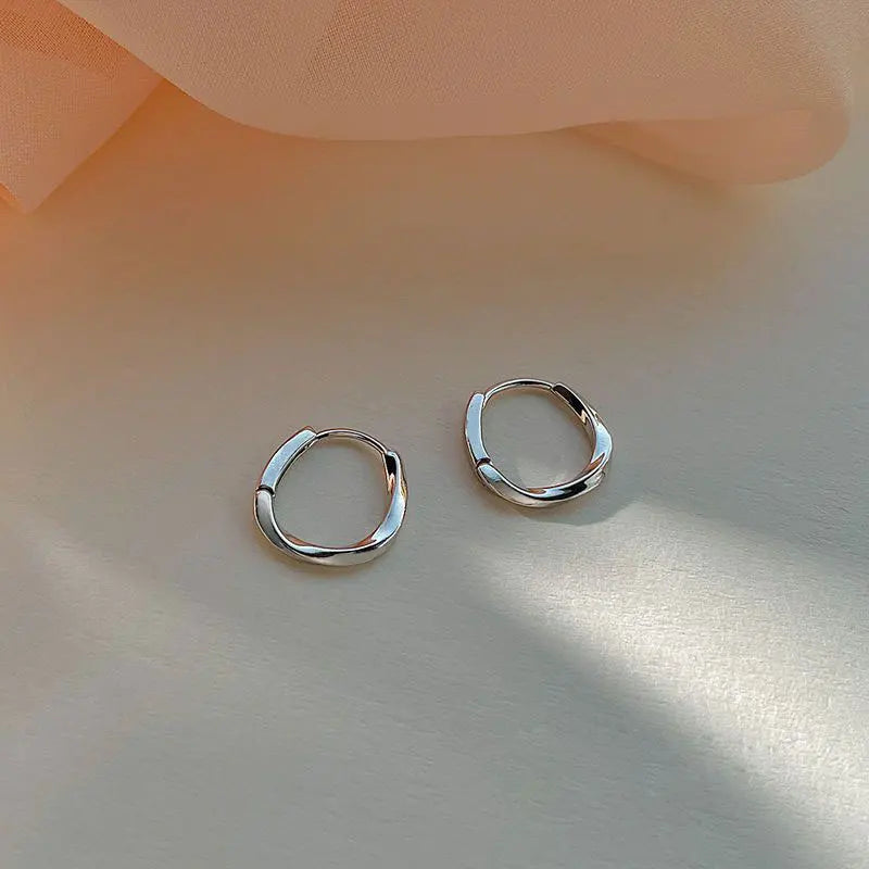Simple Temperament Pearl Earrings