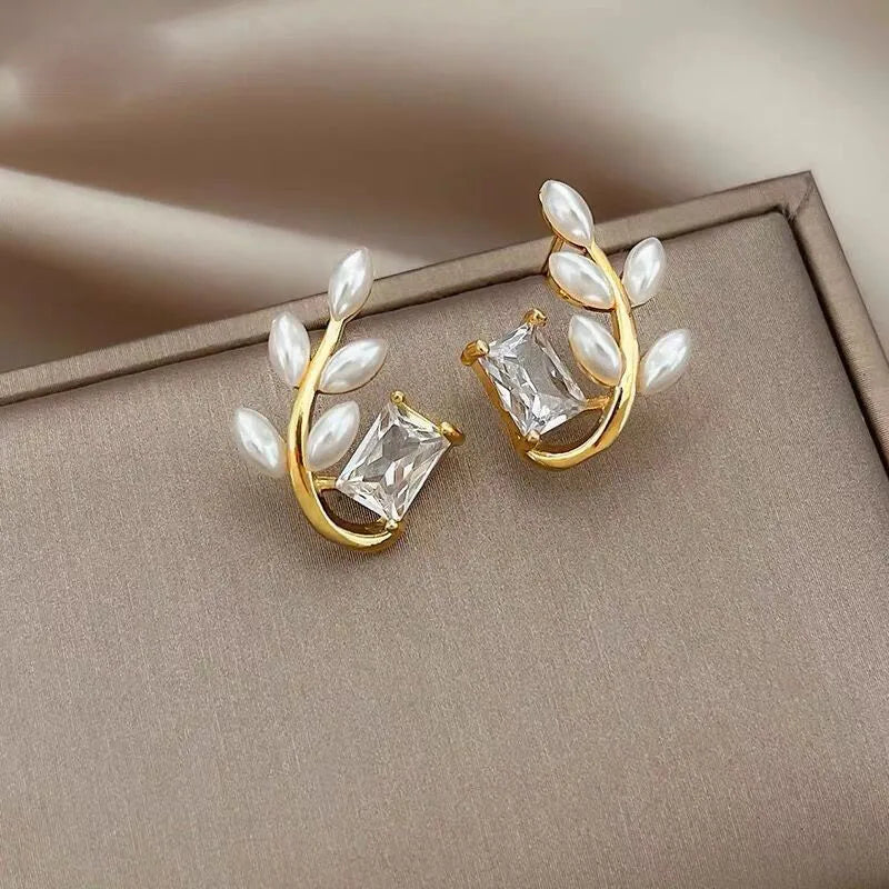 Simple Temperament Pearl Earrings