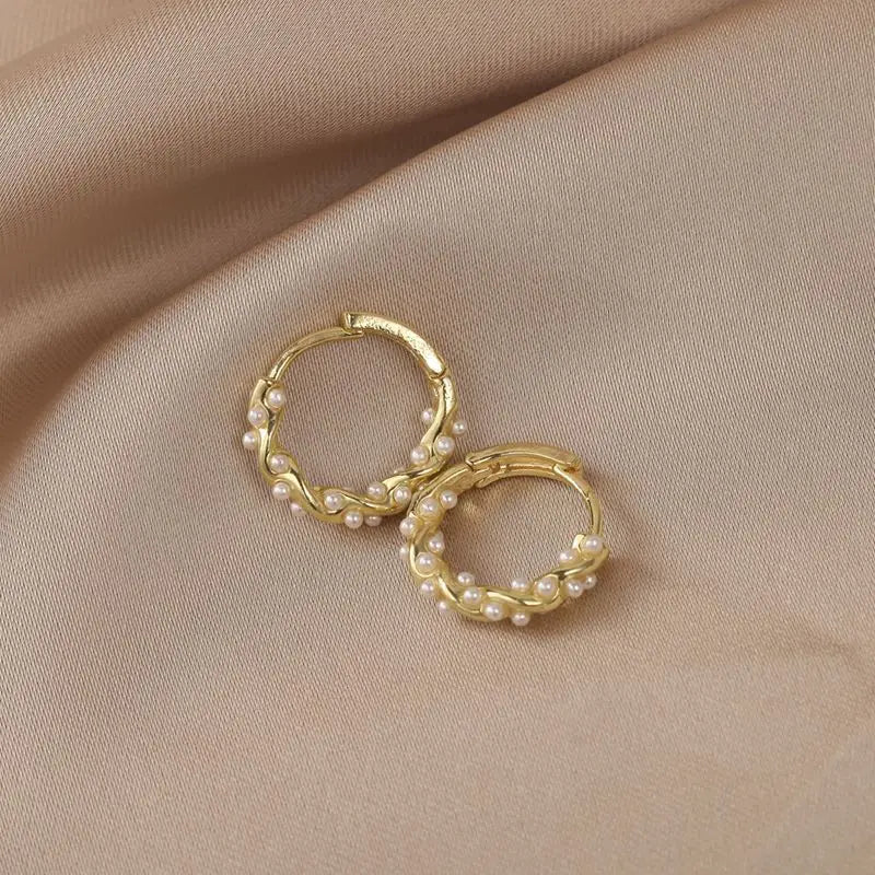 Simple Temperament Pearl Earrings